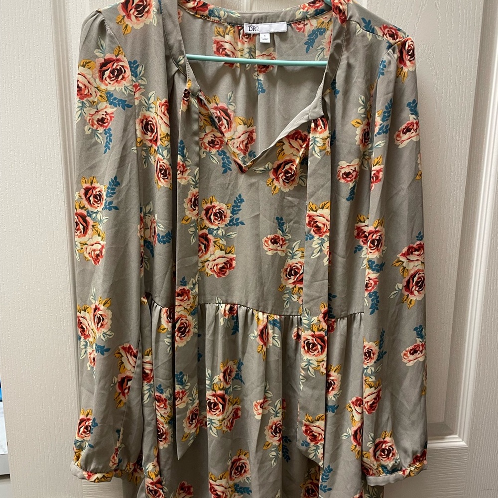 Size Small DR2 Gray Red Long Sleeve Tunic
